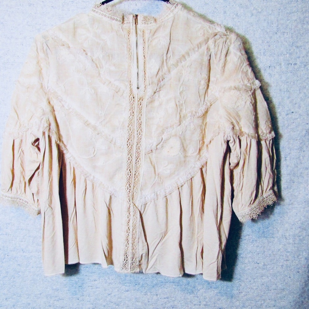 Ivory lace Victorian style top w balloon sleeves - Picture 6 of 8